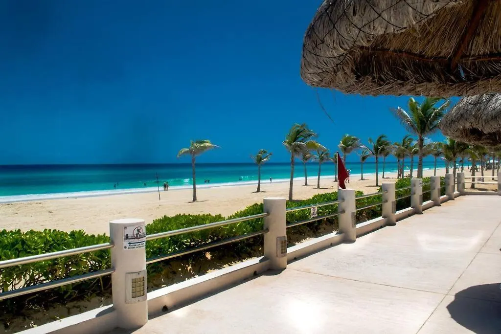 Apartment Ocean Front Villa Marlin, Best Location In Hotel Zone #109 Cancun Mexico
